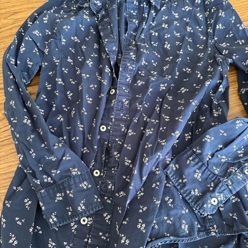Men's size‎ medium super soft American Eagle button up shirt, classic fit